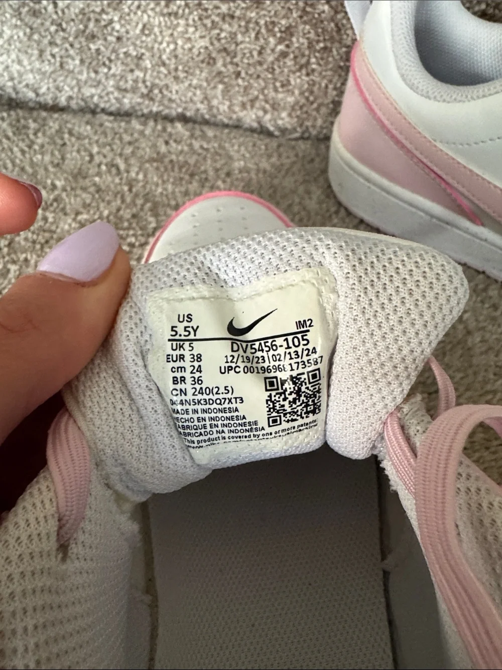 Nike Kids Low-Top Sneakers in Pink and White